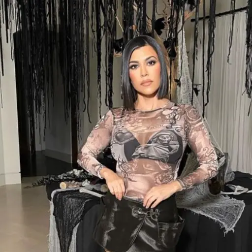 Kourtney Kardashian comparte la experiencia de tra
