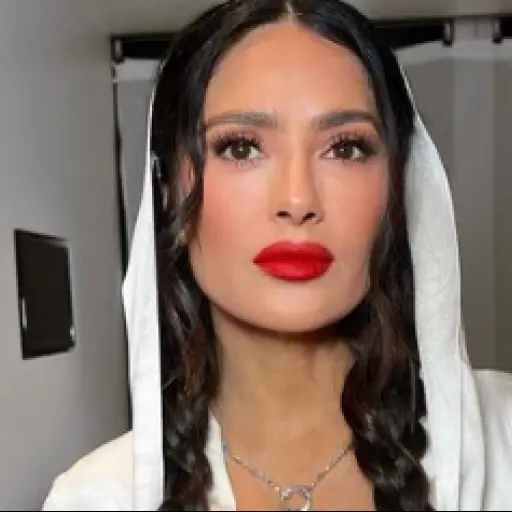 Salma Hayek le dio a su hija el vestido que uso en