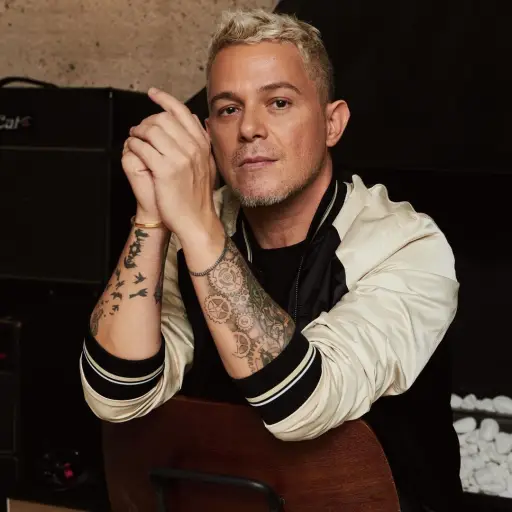 Alejandro Sanz tropesó a su guitarrista y lo hizo 