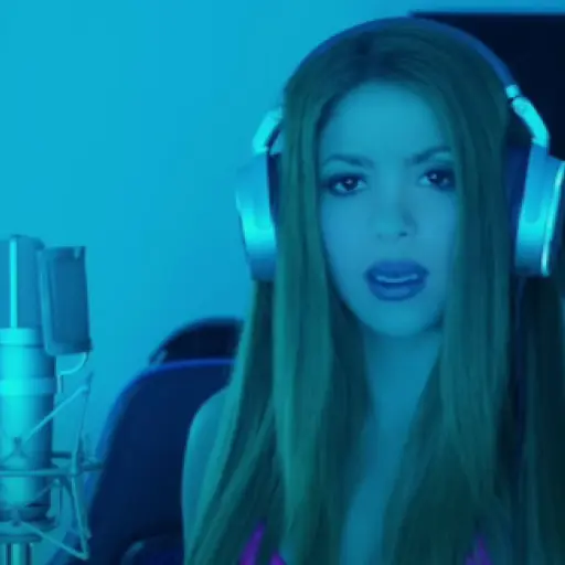 Shakira se luce con nuevo outfit de Dolce & Gabban