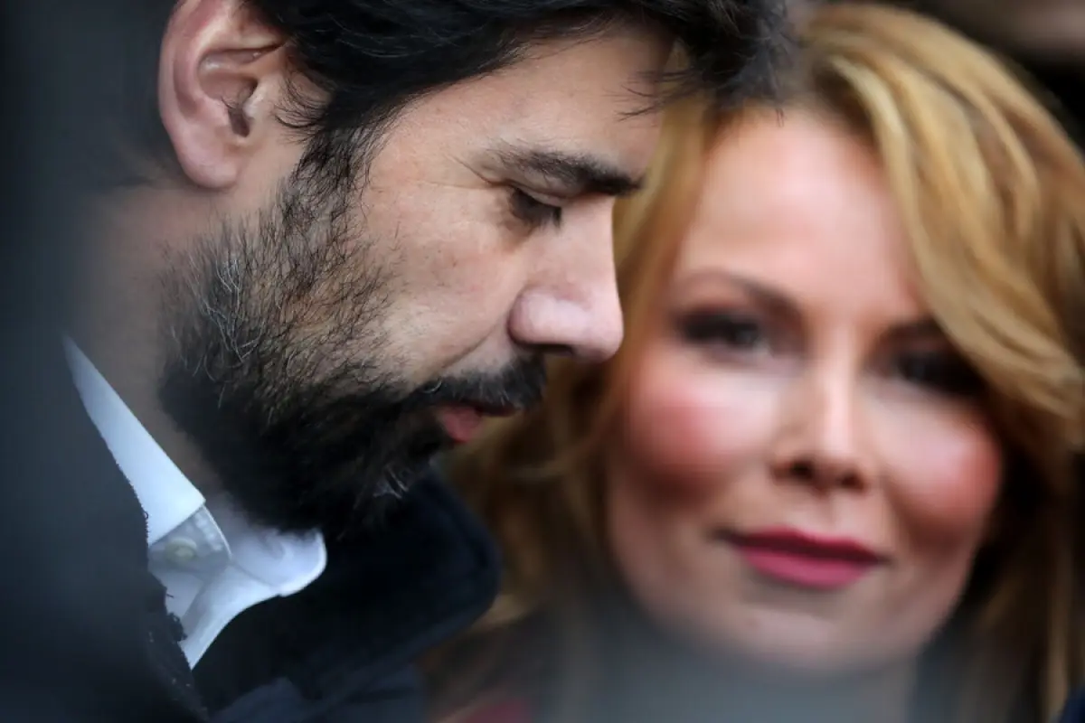Joaquín Lavín y Cathy Barriga, Aton